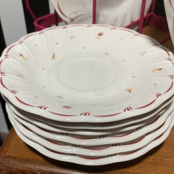 16 PC Vintage Dinner Plate /Mugs/Saucers Roses Floral & a Hot Pink Display Rack - Picture 13 of 17
